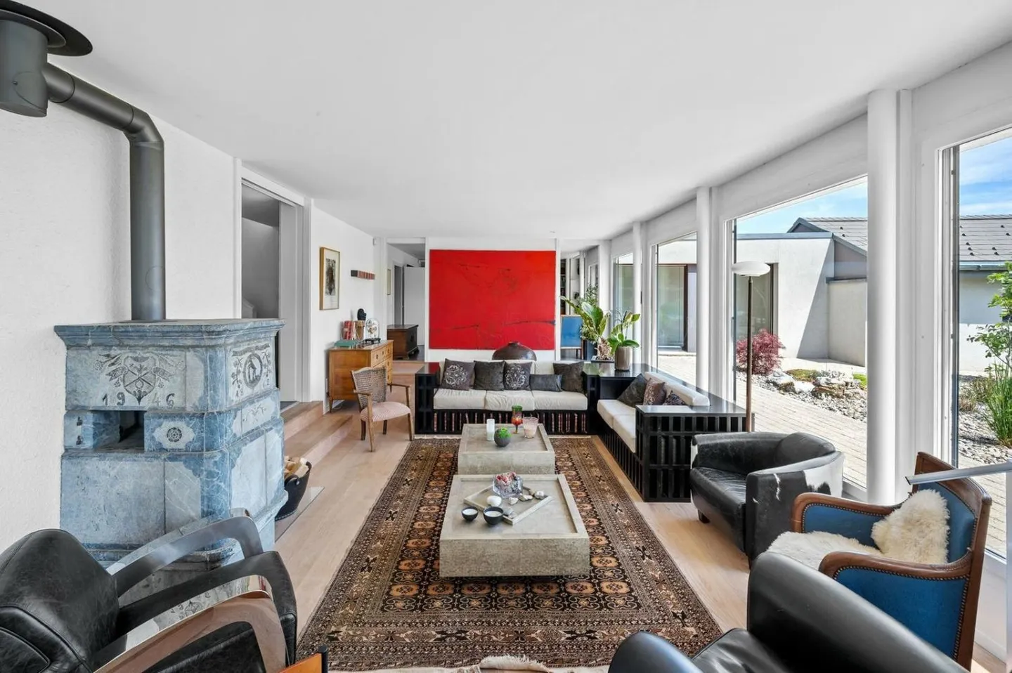 Casa di campagna contemporanea con vista sul lago e sulle Alpi - Foto 3 di 13