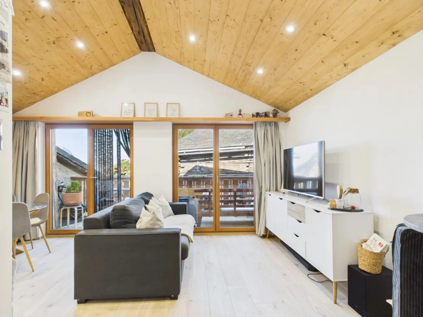 Modern expanded lover's object with barn in the historic village center - Photo 3 of 10