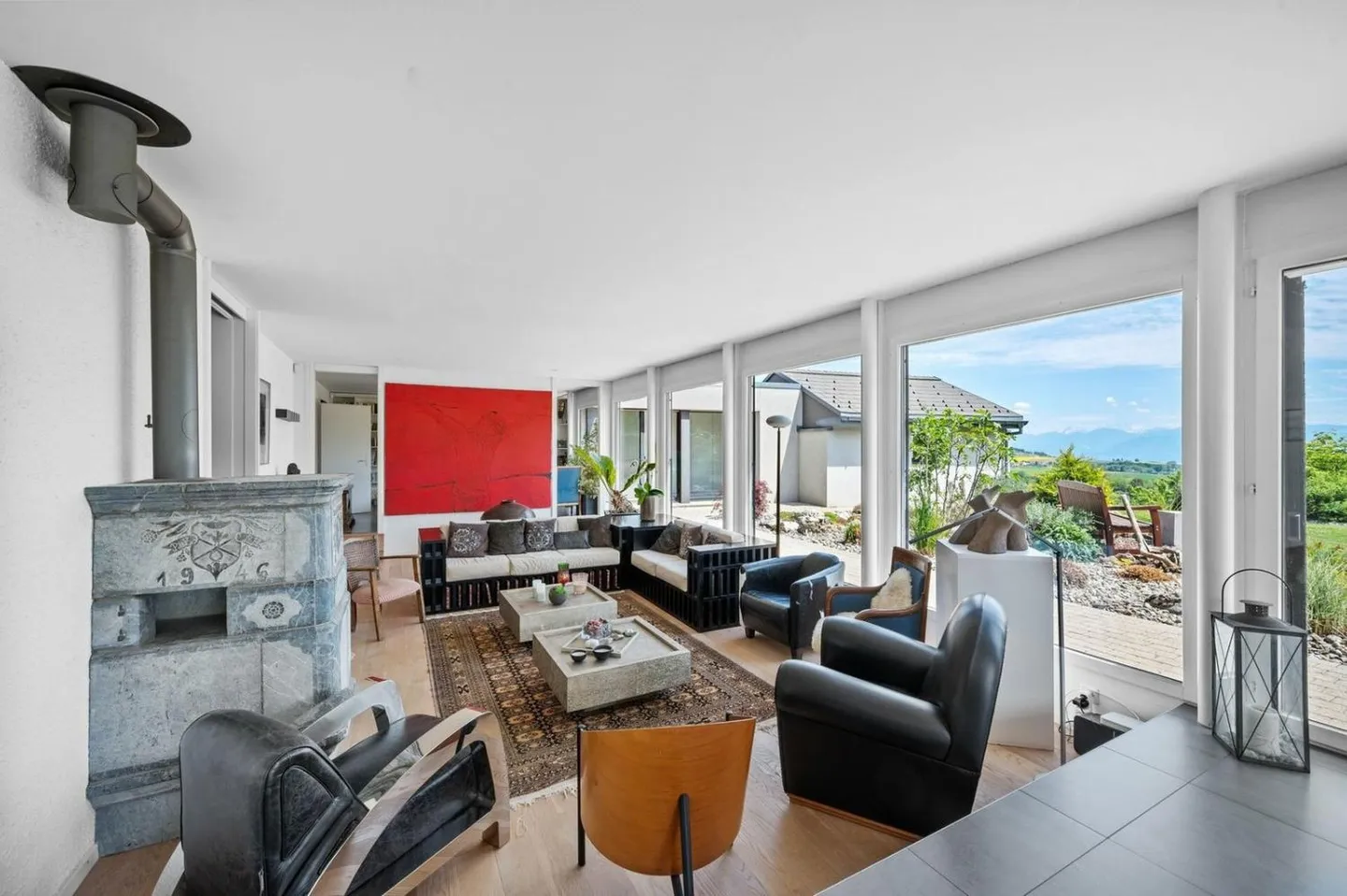 Casa di campagna contemporanea con vista sul lago e sulle Alpi - Foto 5 di 13