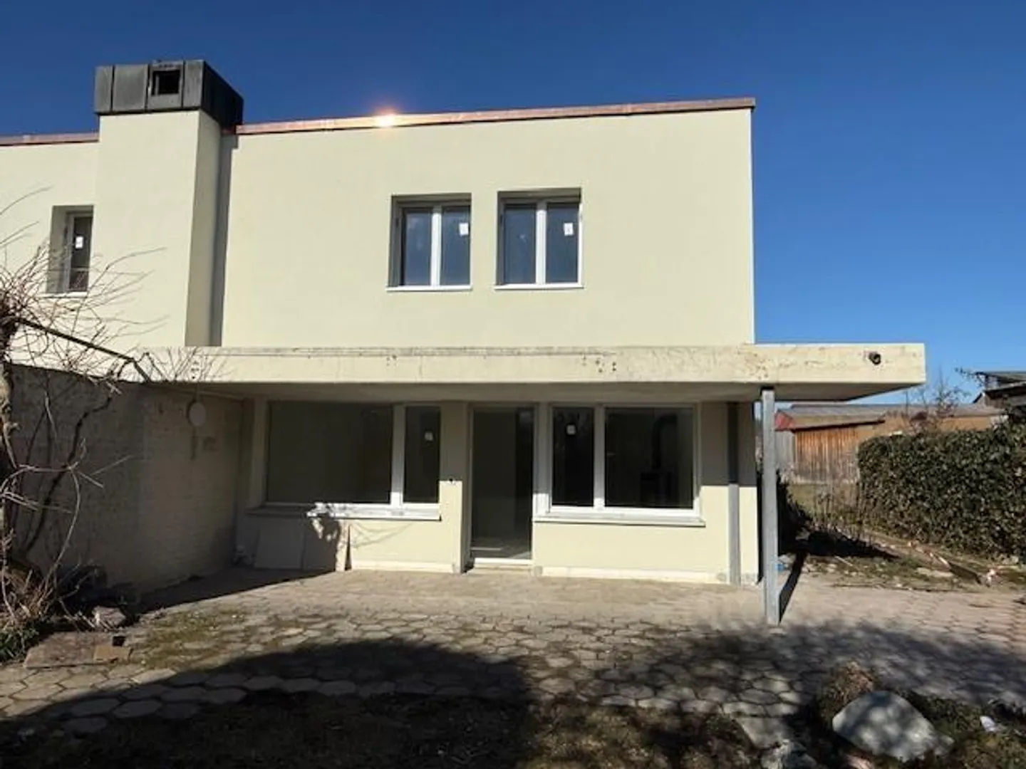 Charming 4.5-room semi-detached family house in Ittigen including parking space - Photo 1 of 17