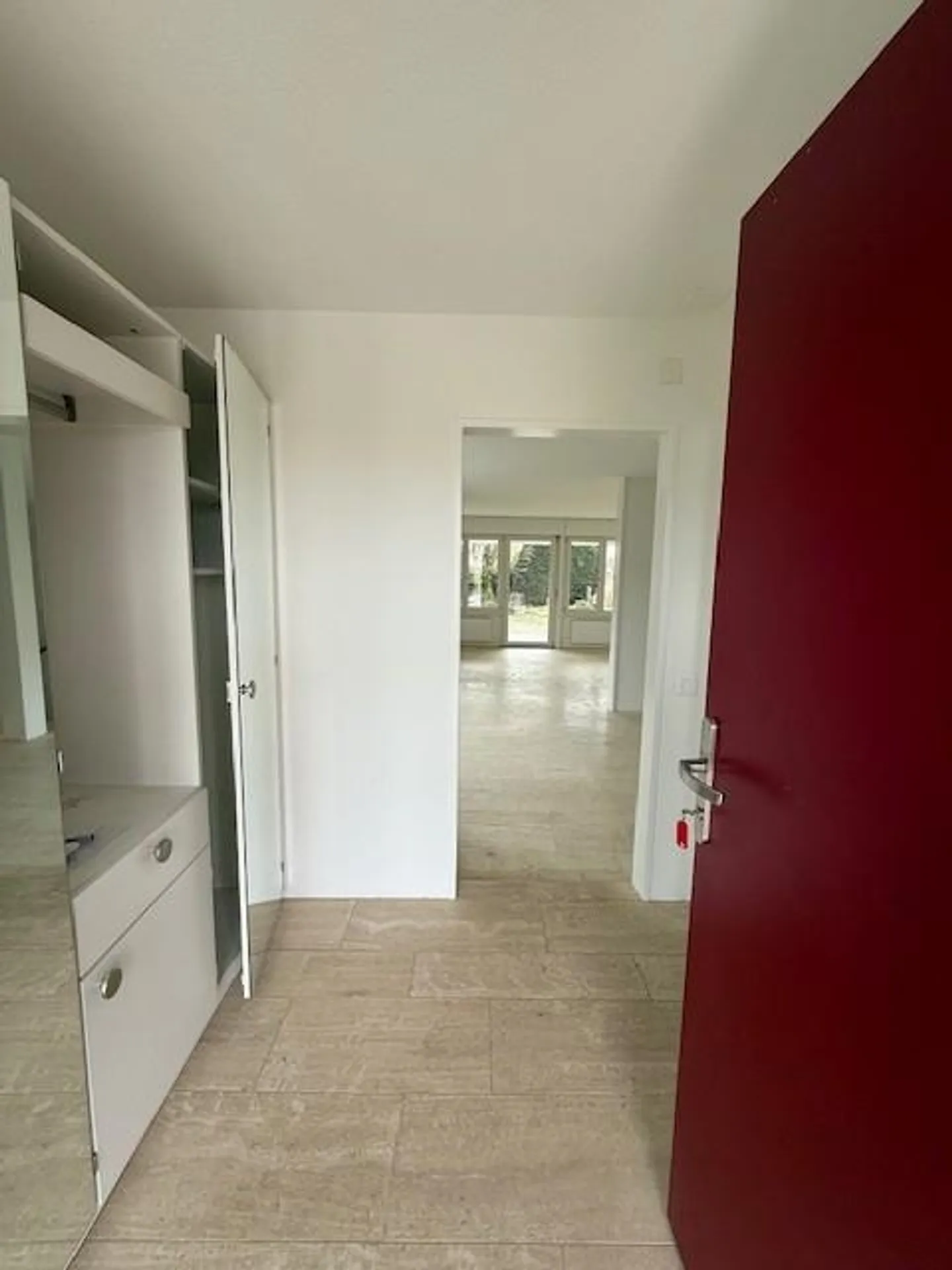 Charming 4.5-room semi-detached family house in Ittigen including parking space - Photo 3 of 17