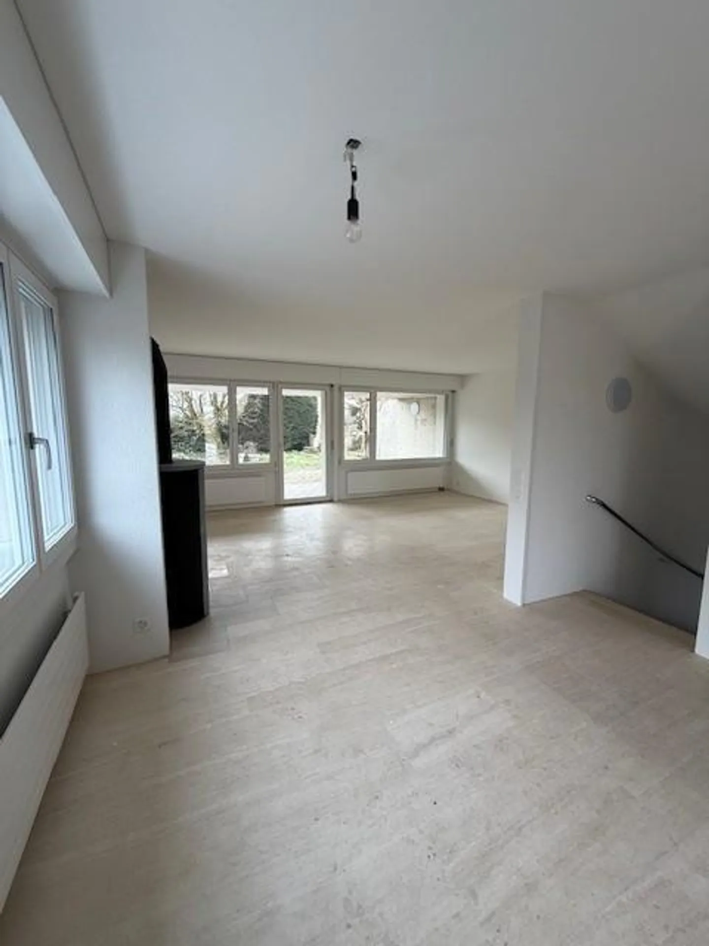 Charming 4.5-room semi-detached family house in Ittigen including parking space - Photo 4 of 17