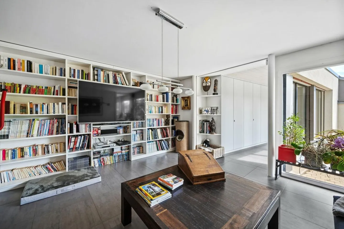 Casa di campagna contemporanea con vista sul lago e sulle Alpi - Foto 9 di 13