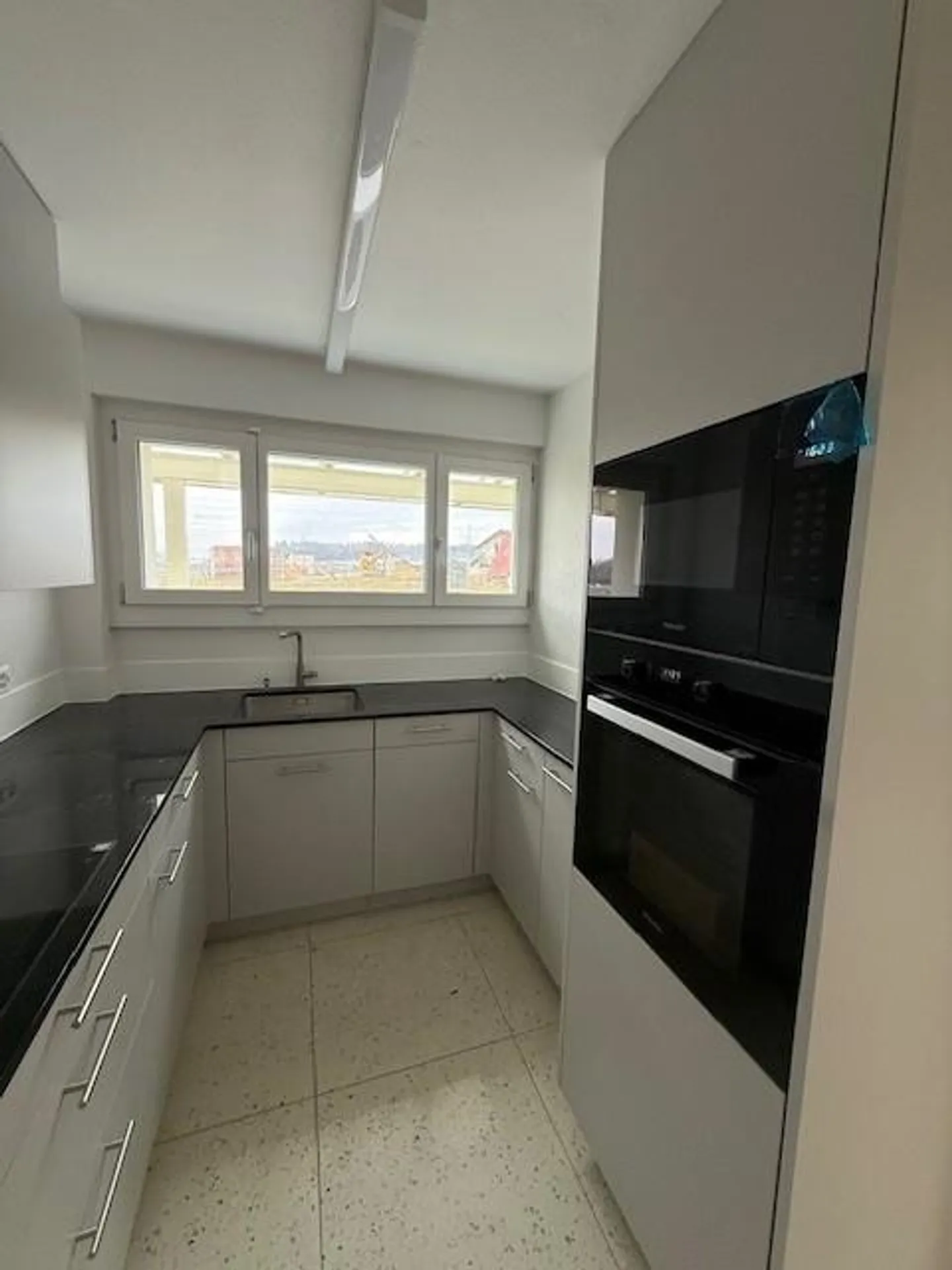 Charming 4.5-room semi-detached family house in Ittigen including parking space - Photo 8 of 17