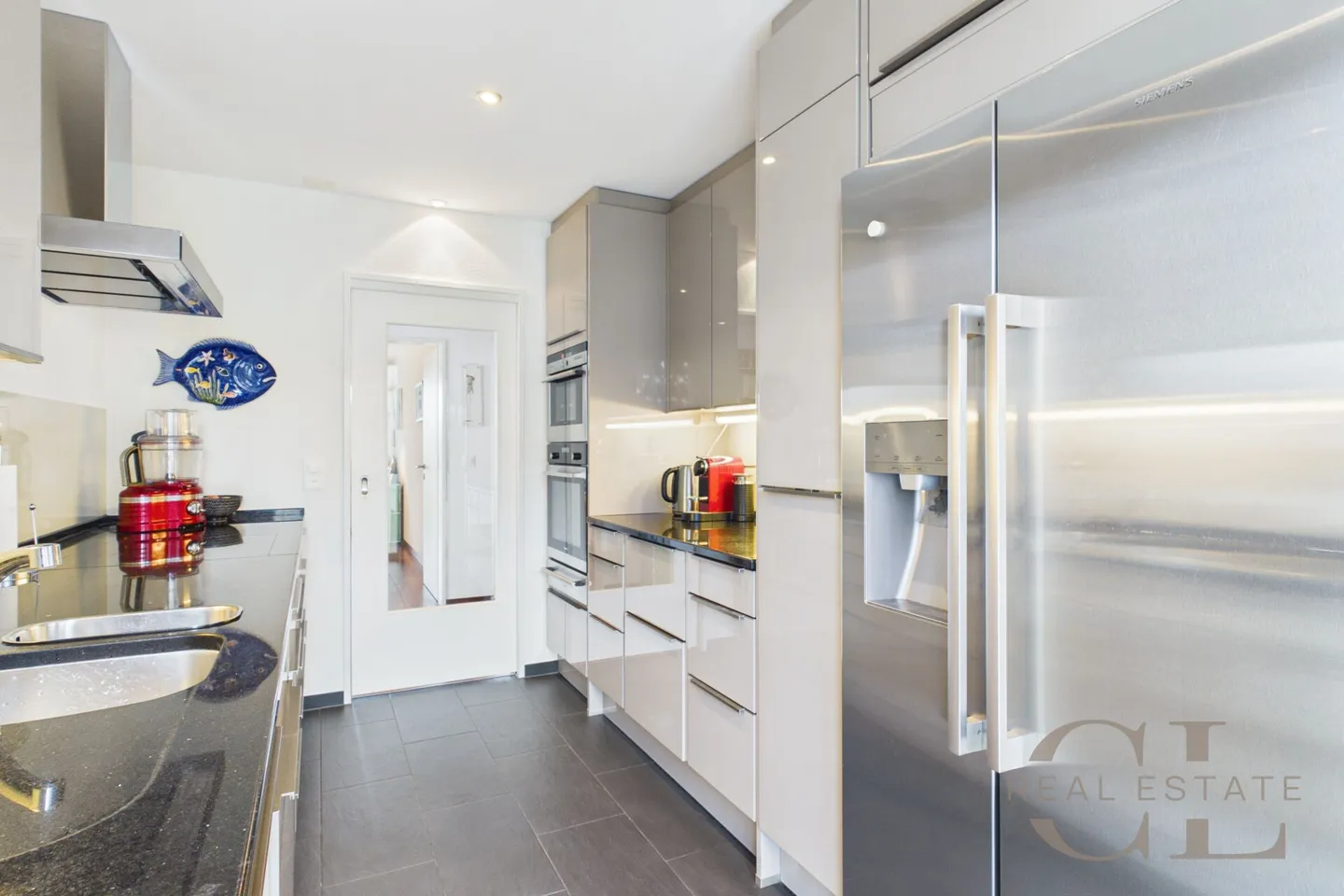 Appartement de 5,5 pièces dans un emplacement dégagé avec deux places de stationnement - Photo 8 sur 23