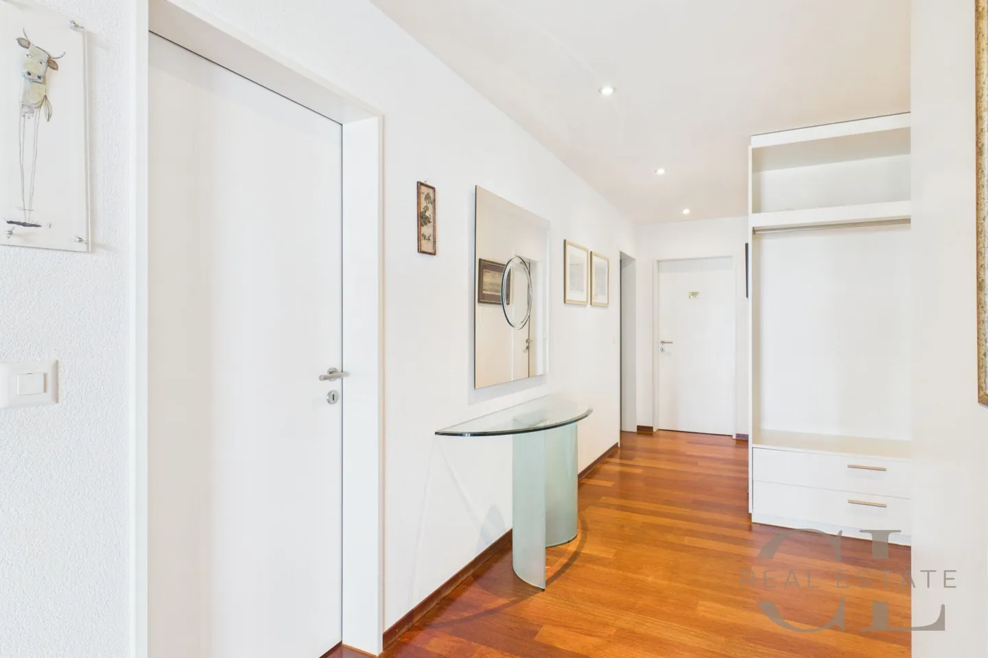 Appartement de 5,5 pièces dans un emplacement dégagé avec deux places de stationnement - Photo 10 sur 23