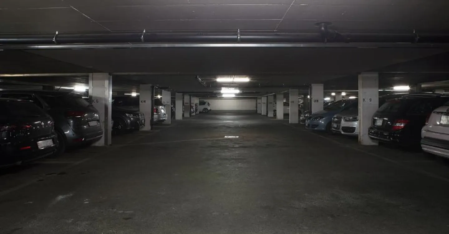 THONEX - Parcheggio interno - Foto 3 di 4
