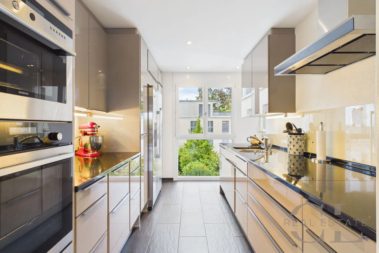Appartement de 5,5 pièces dans un emplacement dégagé avec deux places de stationnement - Photo 7 sur 23