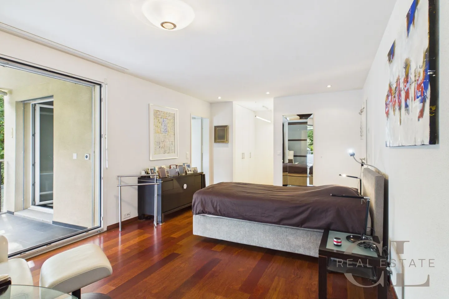 Appartement de 5,5 pièces dans un emplacement dégagé avec deux places de stationnement - Photo 17 sur 23