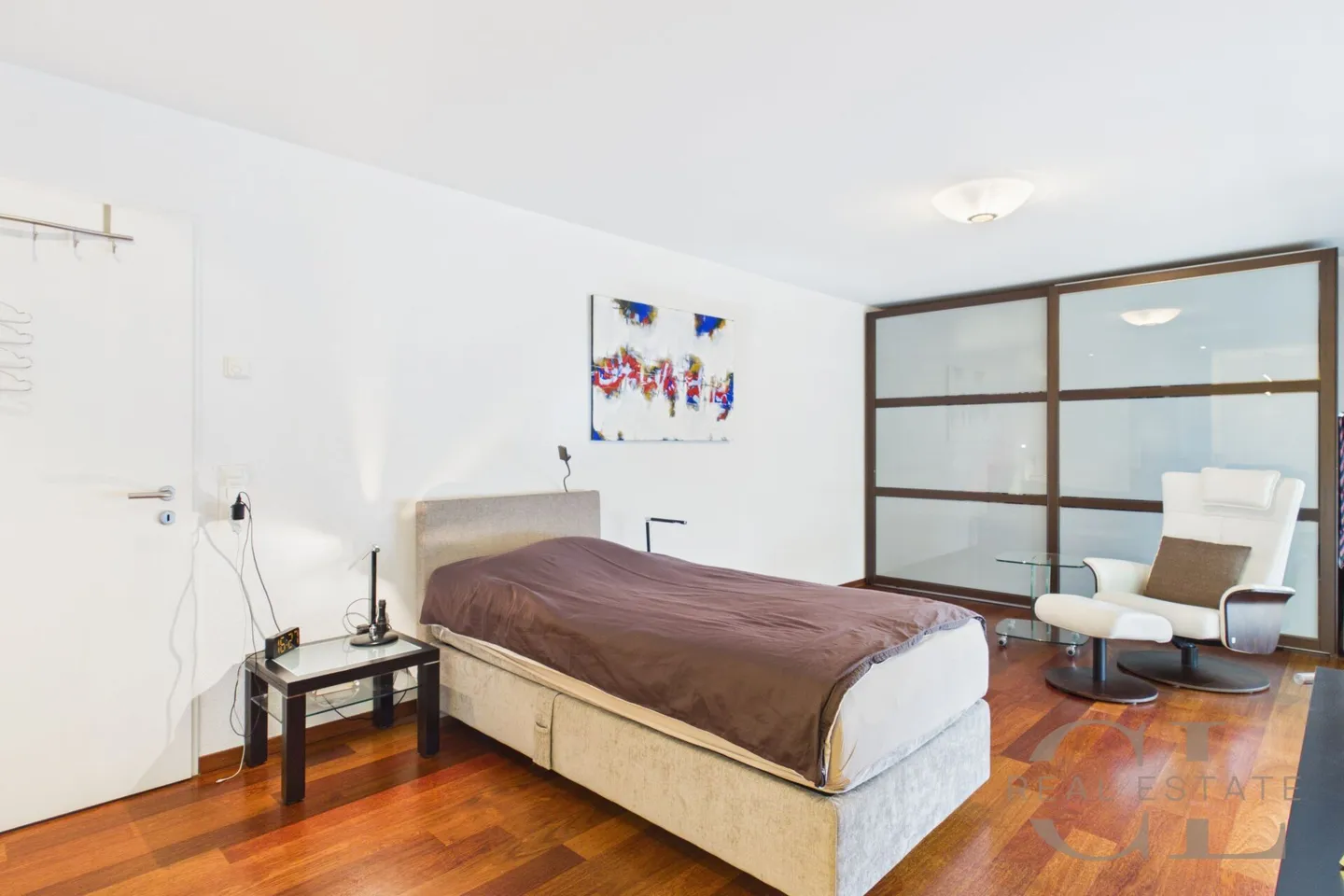 Appartement de 5,5 pièces dans un emplacement dégagé avec deux places de stationnement - Photo 18 sur 23