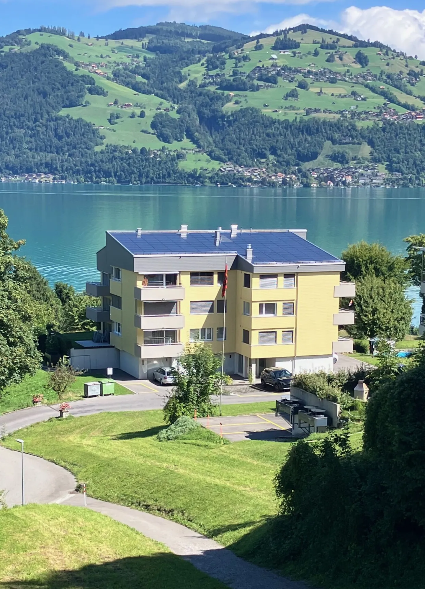 Appartamento mansardato da sogno direttamente sul lago di Thun - Foto 1 di 15