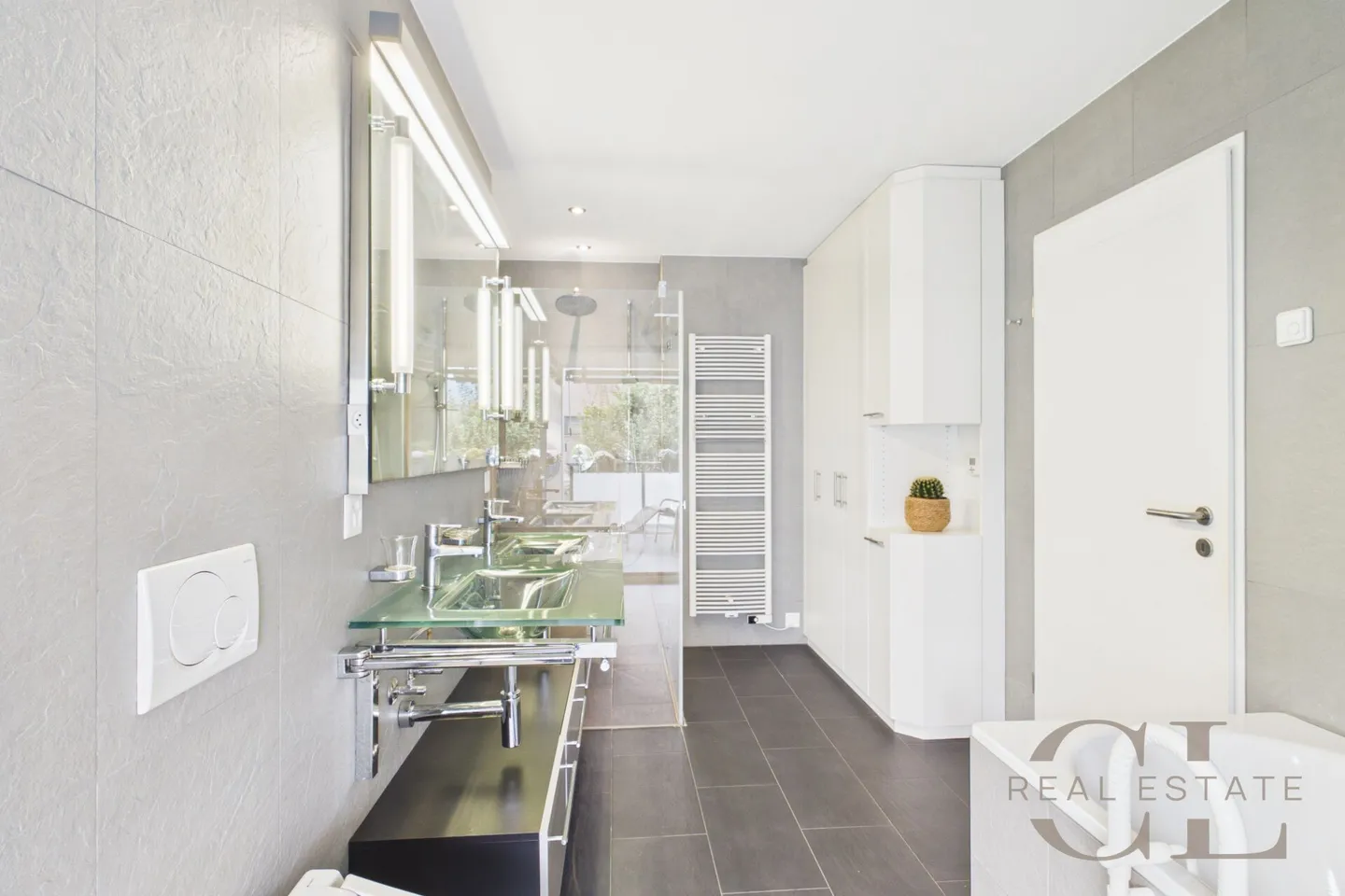 Appartement de 5,5 pièces dans un emplacement dégagé avec deux places de stationnement - Photo 20 sur 23