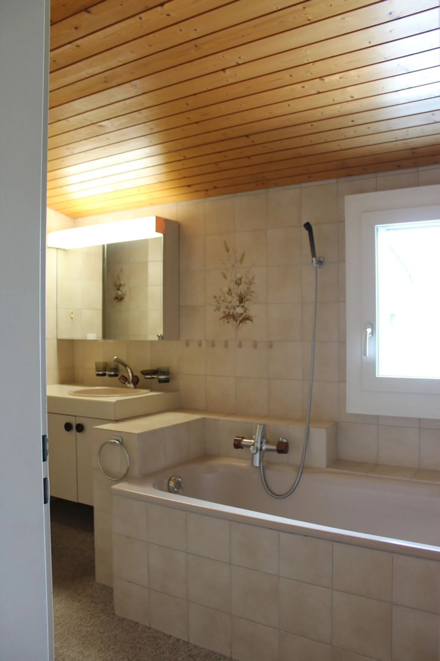 Appartamento mansardato da sogno direttamente sul lago di Thun - Foto 6 di 15