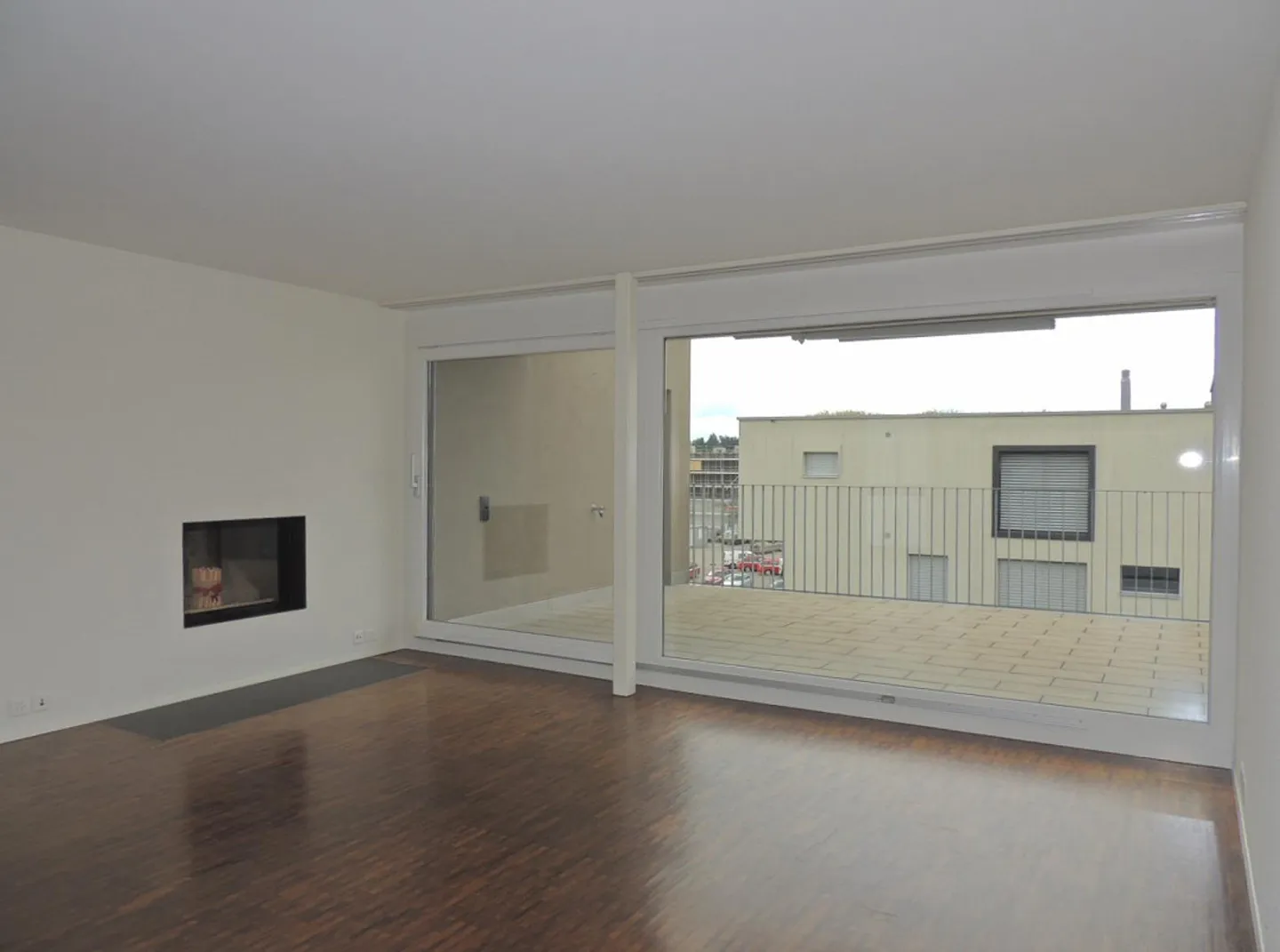 Appartement de 2.5 pièces avec terrasse - Photo 2 sur 5