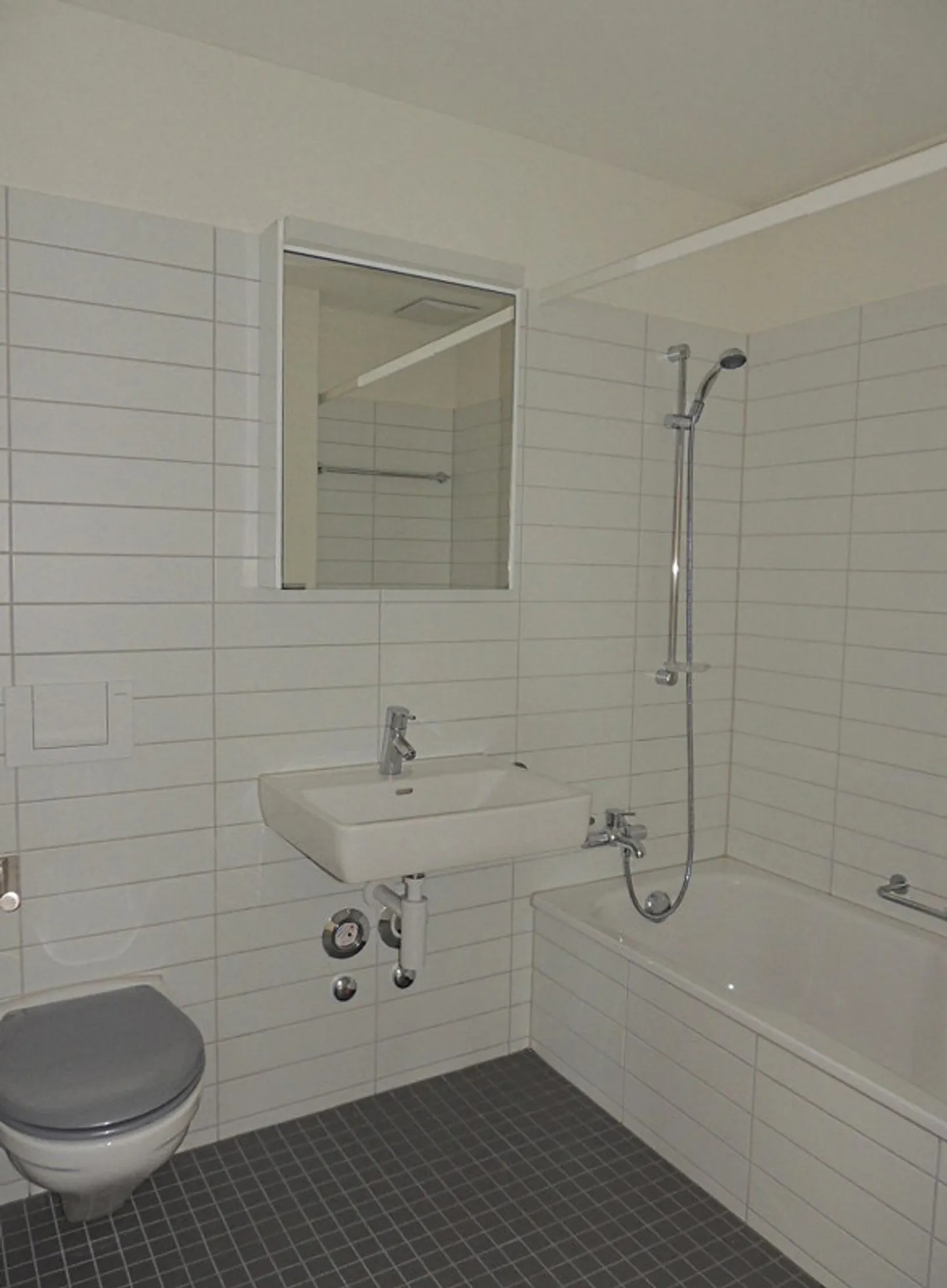 Appartement de 2.5 pièces avec terrasse - Photo 4 sur 5