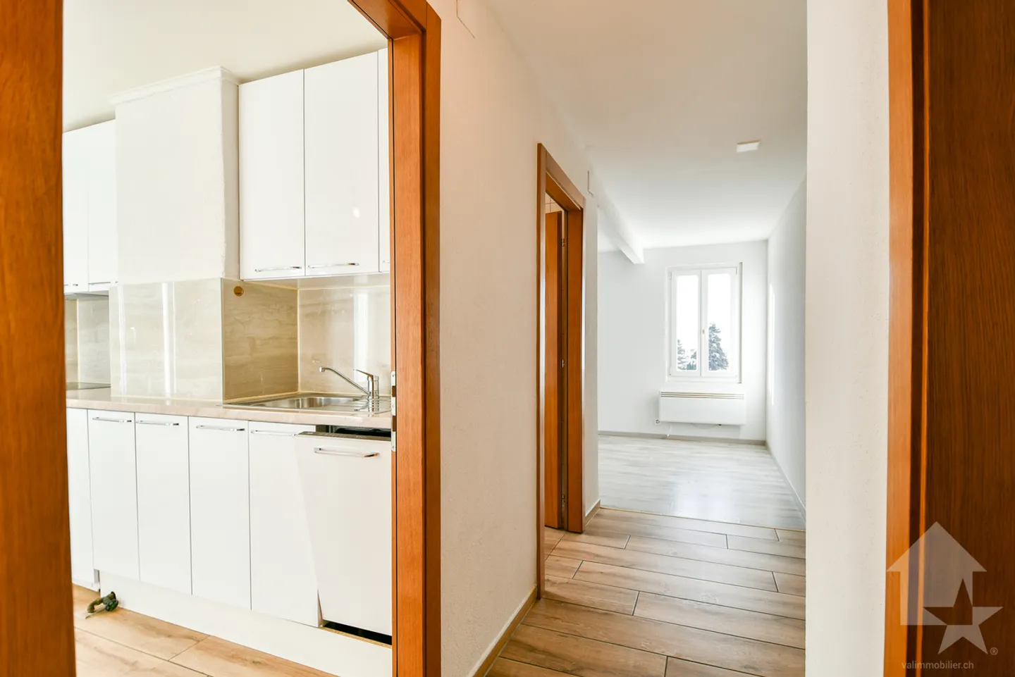 High-quality 3.5-room apartments in the heart of Saxon - Photo 8 of 9