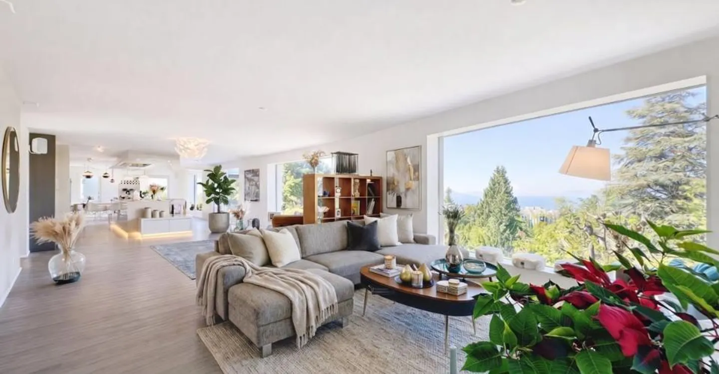 Contemporary Elegance with Panoramic View of Lake Geneva - Photo 2 of 10