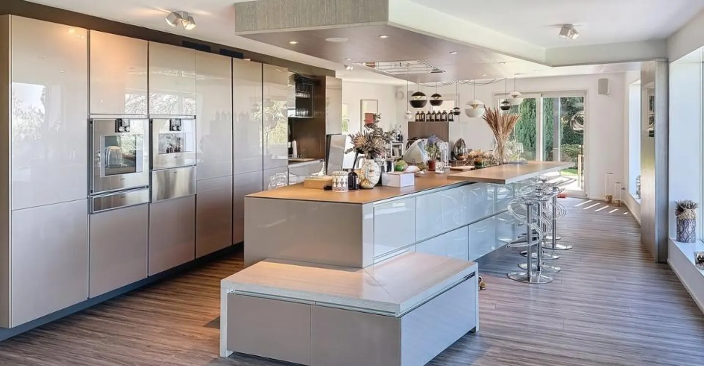 Contemporary Elegance with Panoramic View of Lake Geneva - Photo 3 of 10