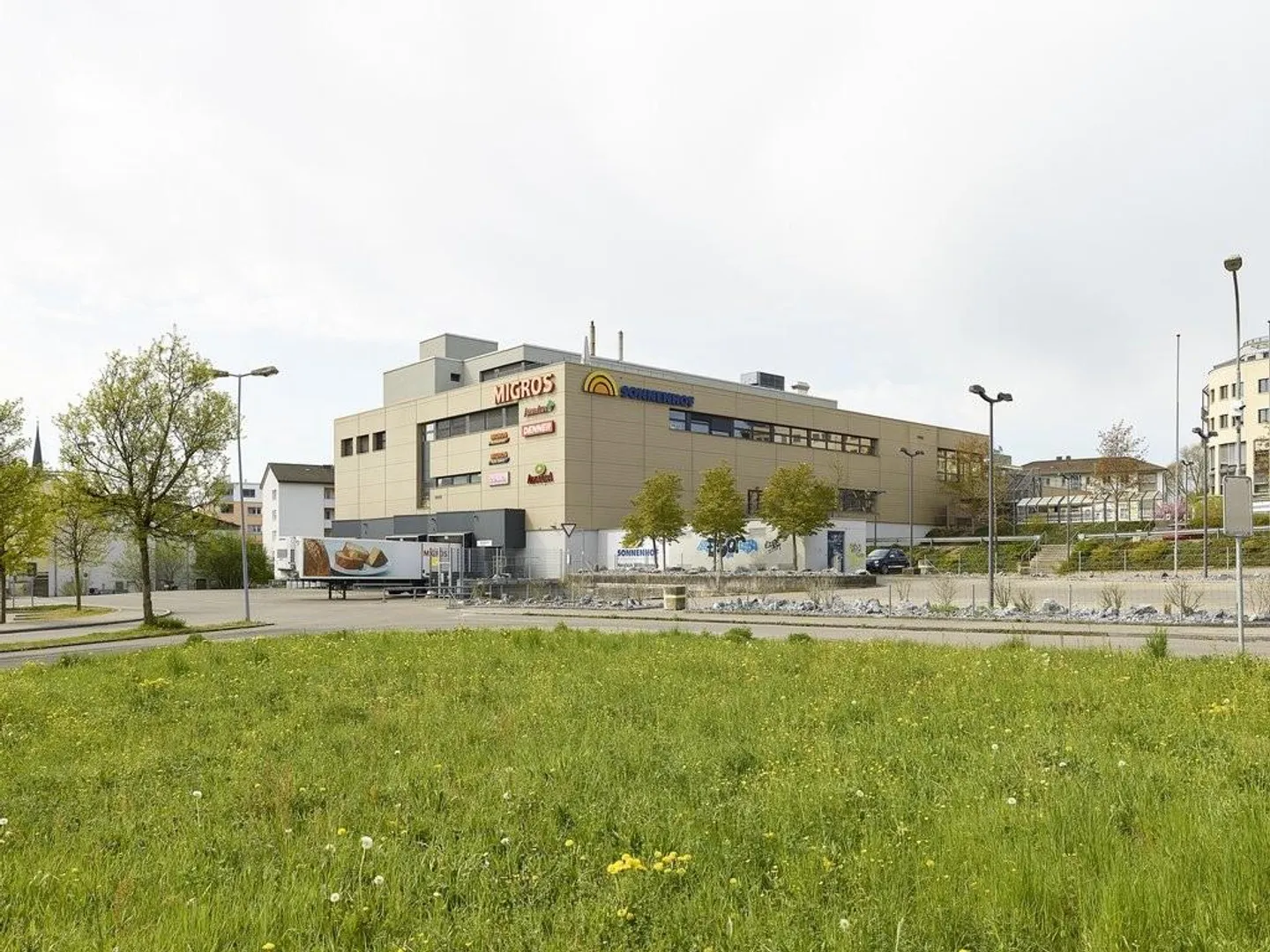 Attraktive Gewerbefläche im Sonnenhof Bülach zu vermieten - Foto 1 von 7