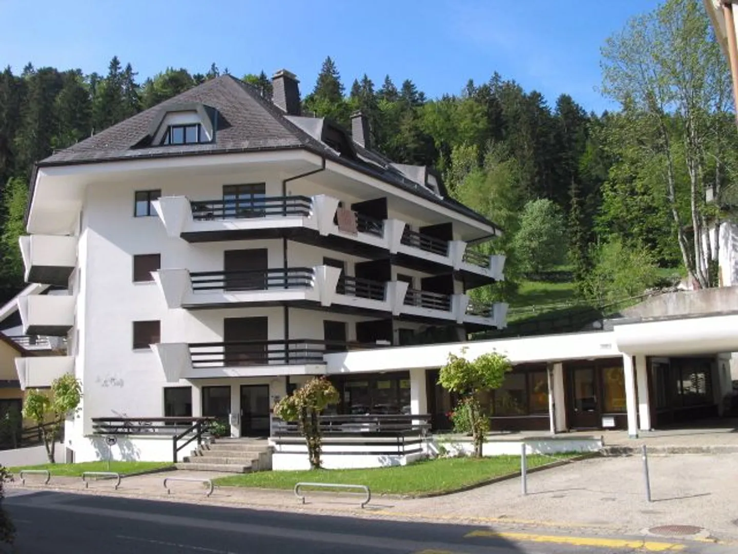Sankt-Cergue, beautiful 2-room apartment completely renovated - Photo 1 of 10