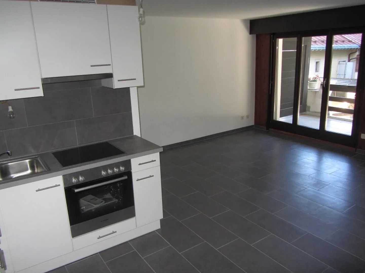Sankt-Cergue, beautiful 2-room apartment completely renovated - Photo 3 of 10