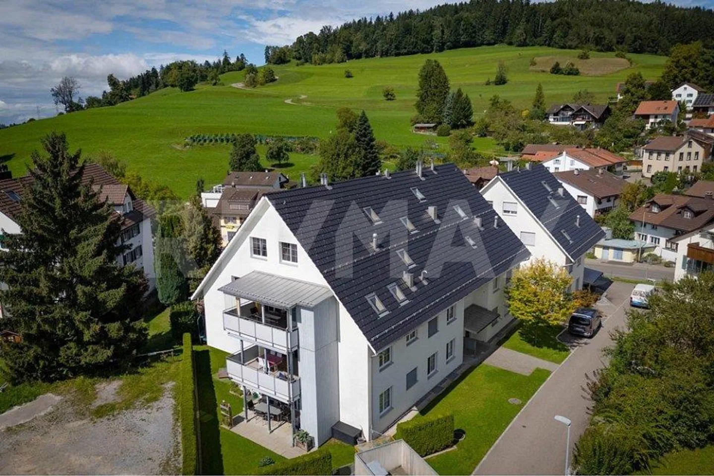 Geräumige Dachwohnung in Adetswil - Foto 1 von 13