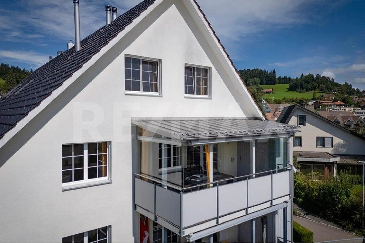 Geräumige Dachwohnung in Adetswil - Foto 3 von 13