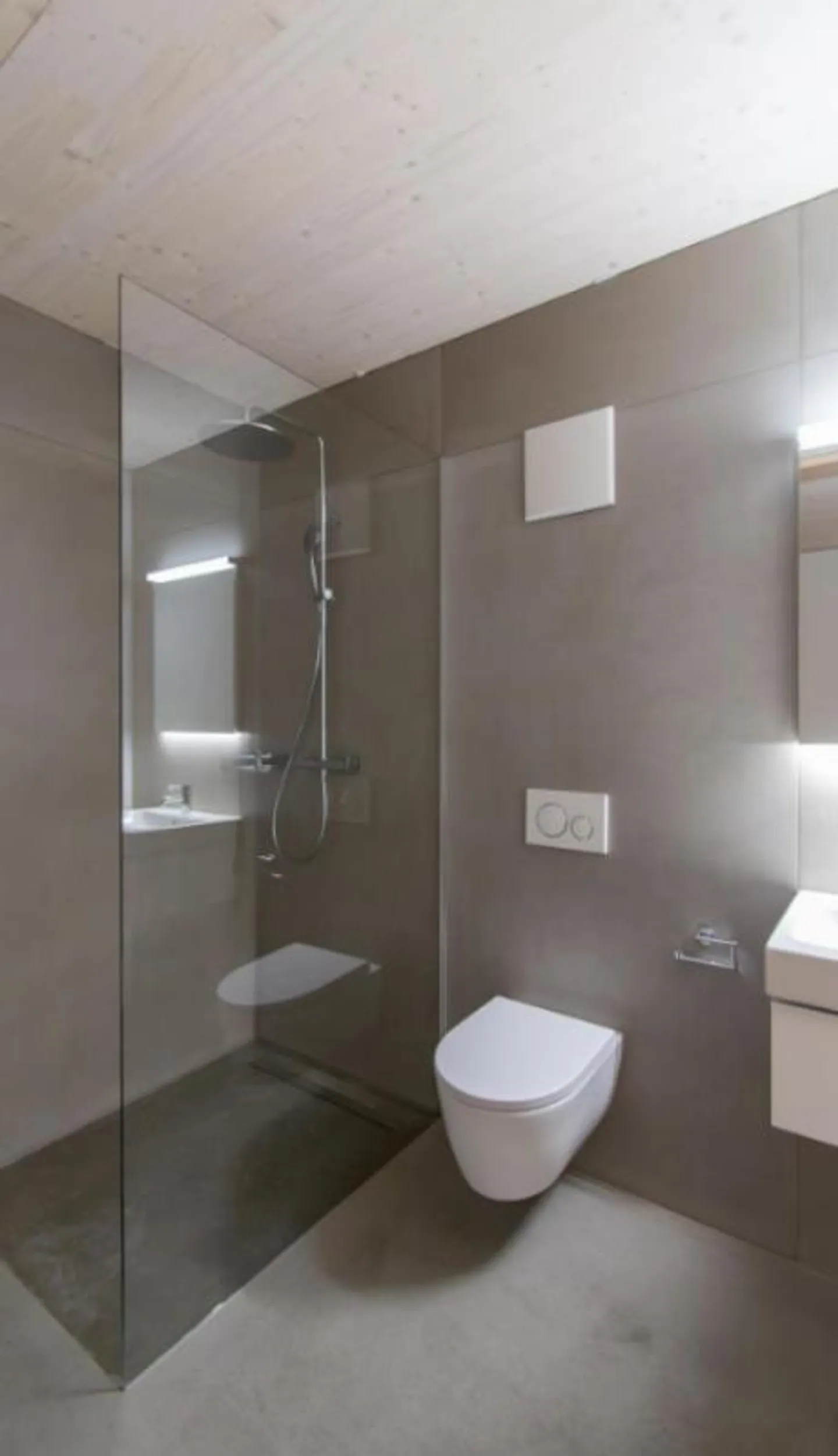 Appartement moderne de 3,5 pièces dans un emplacement central - Photo 8 sur 8