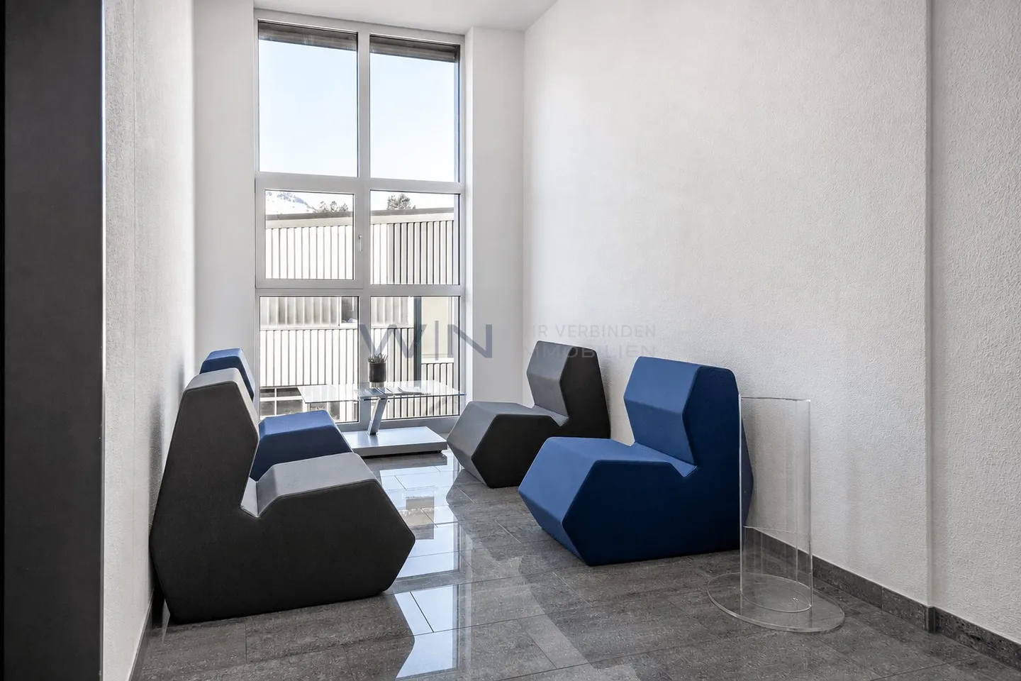 Office space for rent - Photo 1 of 10