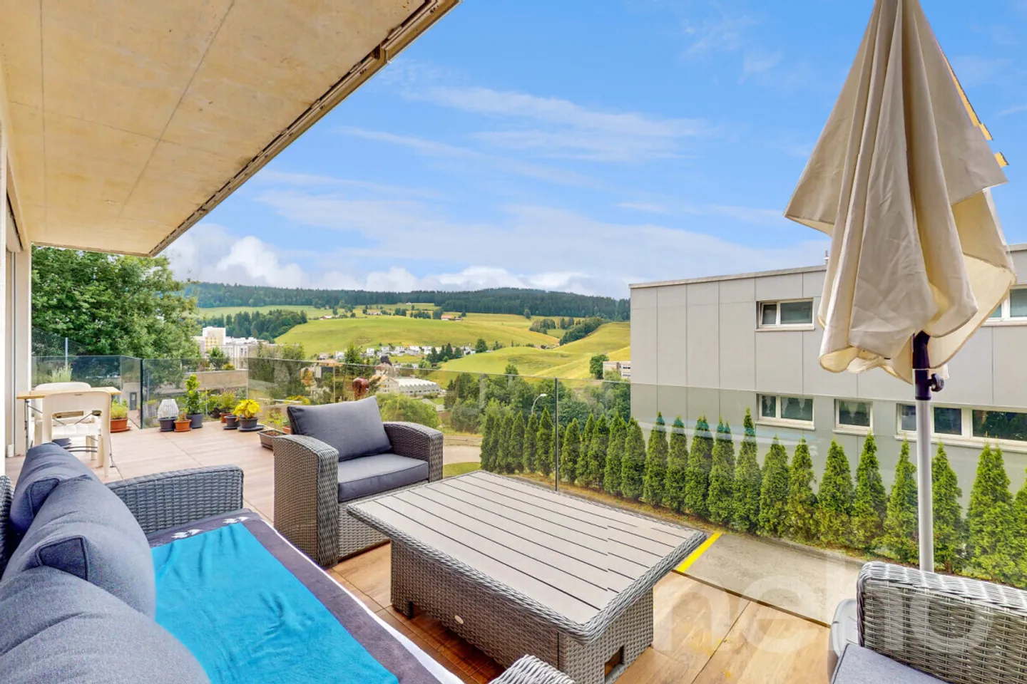 Stunning 5.5 room apartment in Locle with a large terrace - Photo 2 of 12
