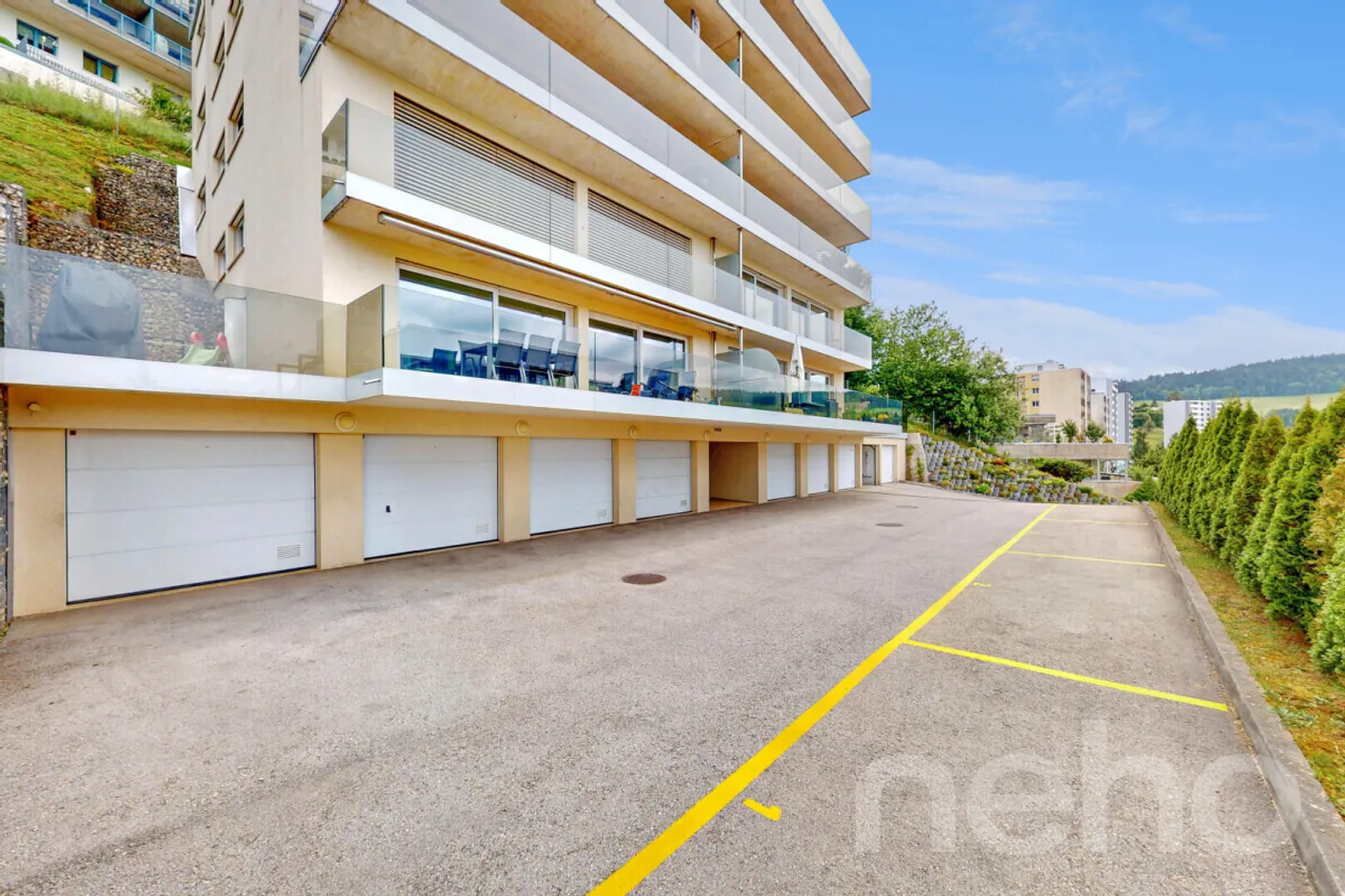 Stunning 5.5 room apartment in Locle with a large terrace - Photo 4 of 12