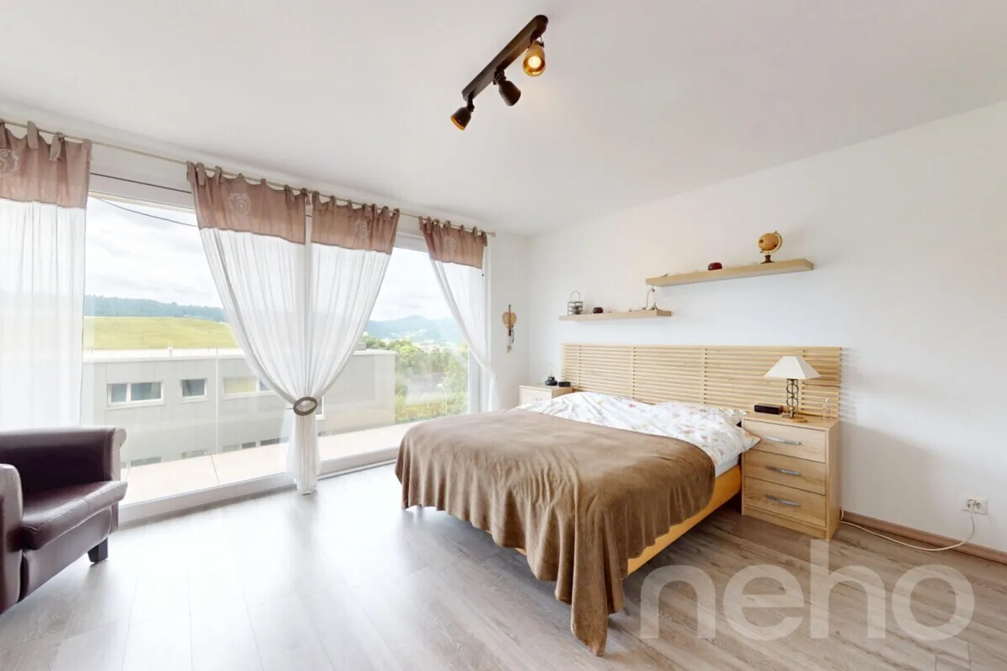 Stunning 5.5 room apartment in Locle with a large terrace - Photo 10 of 12