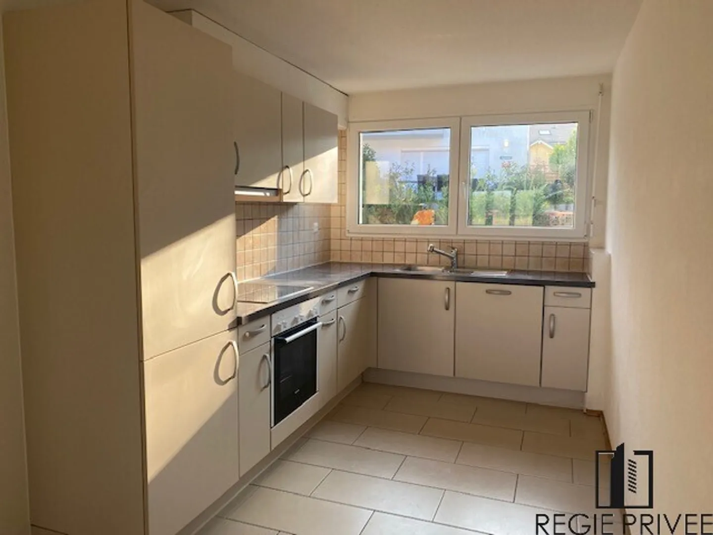 Wohnung mit 5.5 Zimmern im 1. Stock - Foto 2 di 6