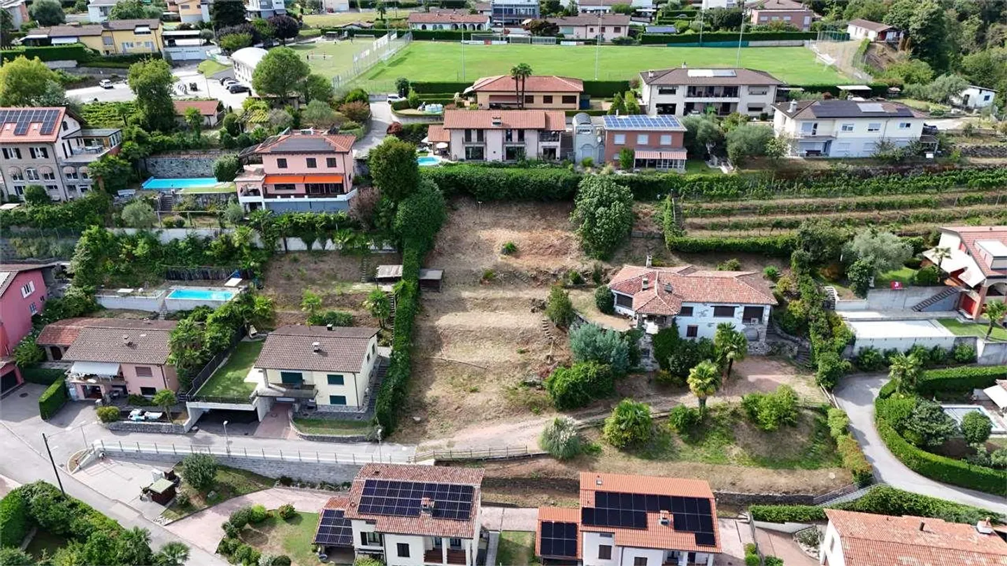 Baugrundstück mit Seeblick und genehmigtem Projekt - Foto 2 von 12