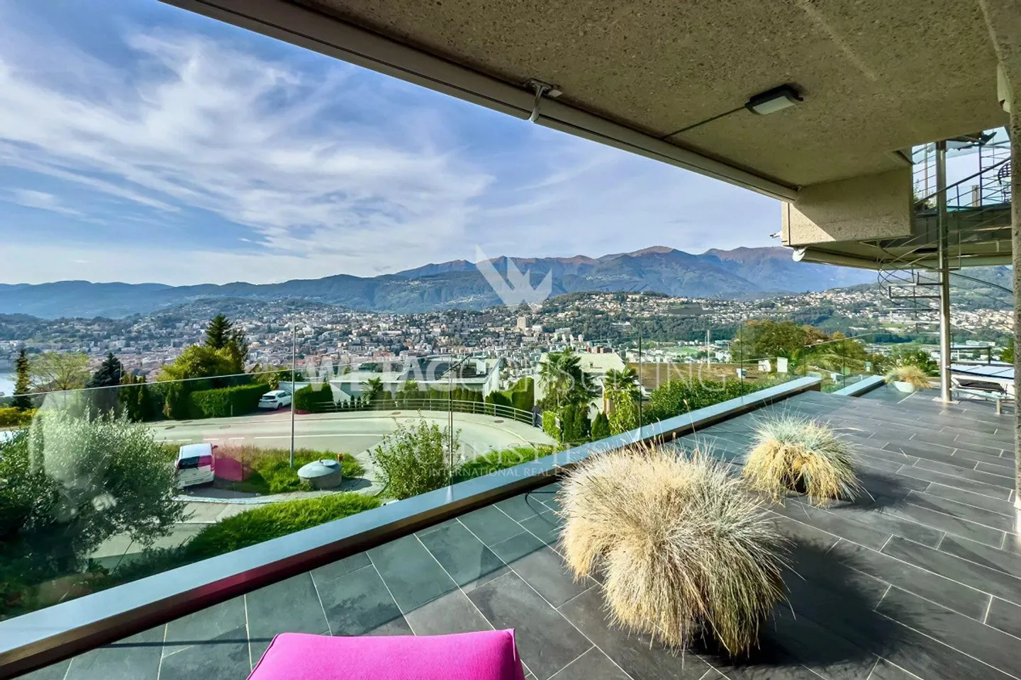 Lugano-Aldesago: attico moderno con vista mozzafiato sul lago, tetto... - Foto 11 di 13