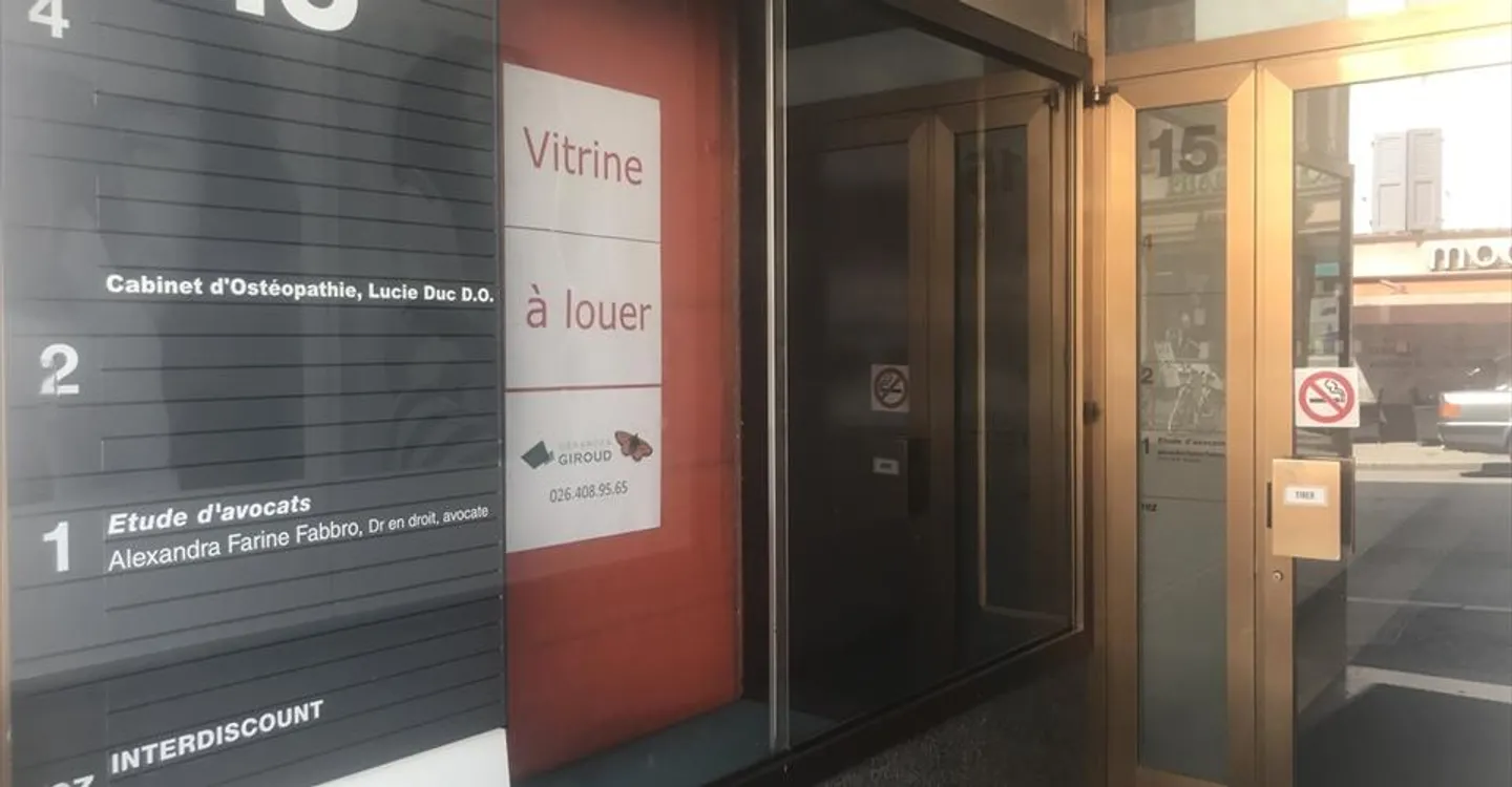 Immeuble mixte à louer - Photo 2 sur 5