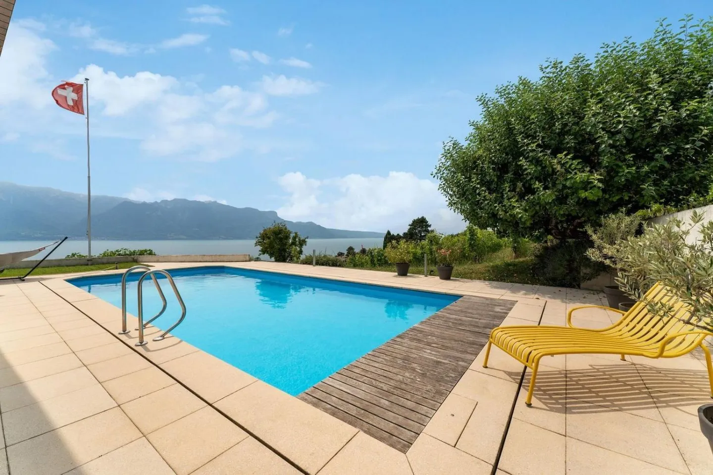 Tra il verde delle vigne e il blu del lago - Foto 13 di 13