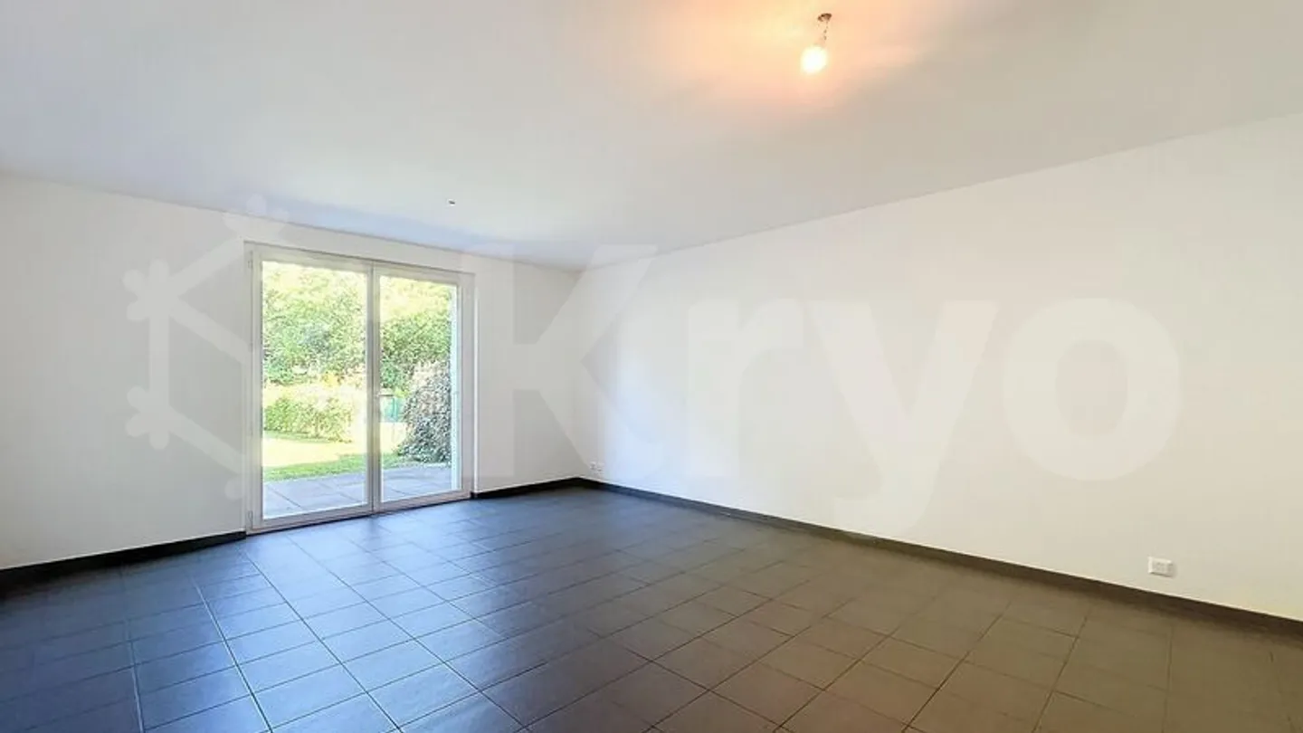 Bella villa con giardino e 4 camere da letto - Foto 7 di 8