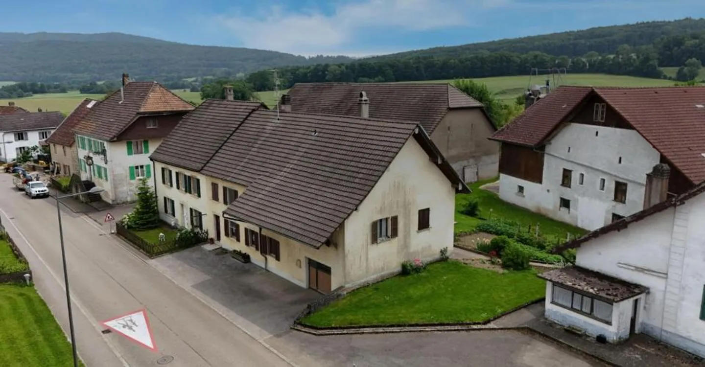 Incantevole Casa Familiare nel Jura - Foto 1 di 11