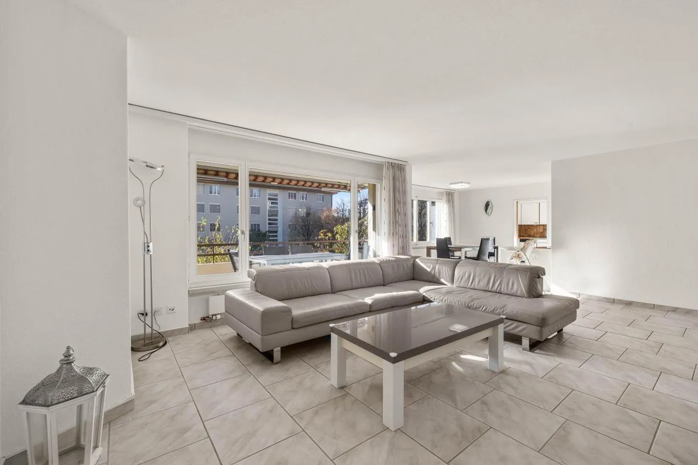 Appartement lumineux de 5,5 pièces avec grand balcon à Böttstein à vendre - Photo 4 sur 7