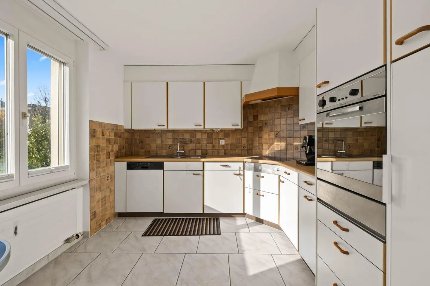 Appartement lumineux de 5,5 pièces avec grand balcon à Böttstein à vendre - Photo 6 sur 7