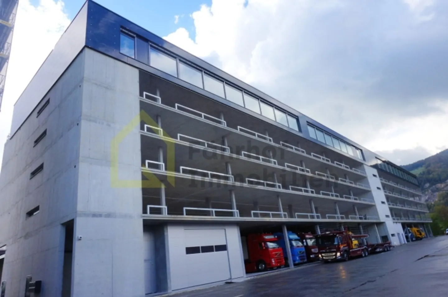 «PKW - Parkplätze in Parkhaus (Ladestationen E-Mobility vorhanden)» - Foto 1 von 4