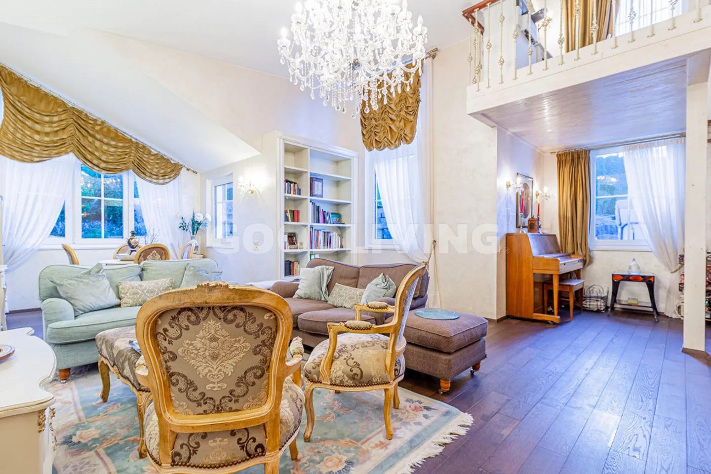 Classic Elegance Meets Atmosphere - Photo 4 of 9