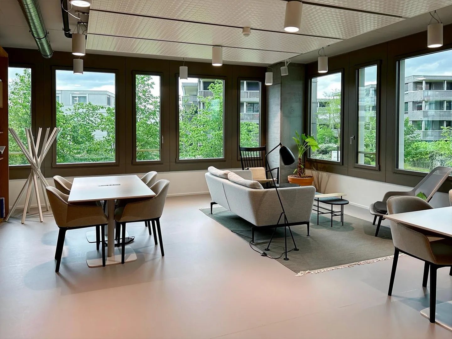 Beautifully furnished office spaces for 2 people in Spaces Suurstoffi - Photo 2 of 21