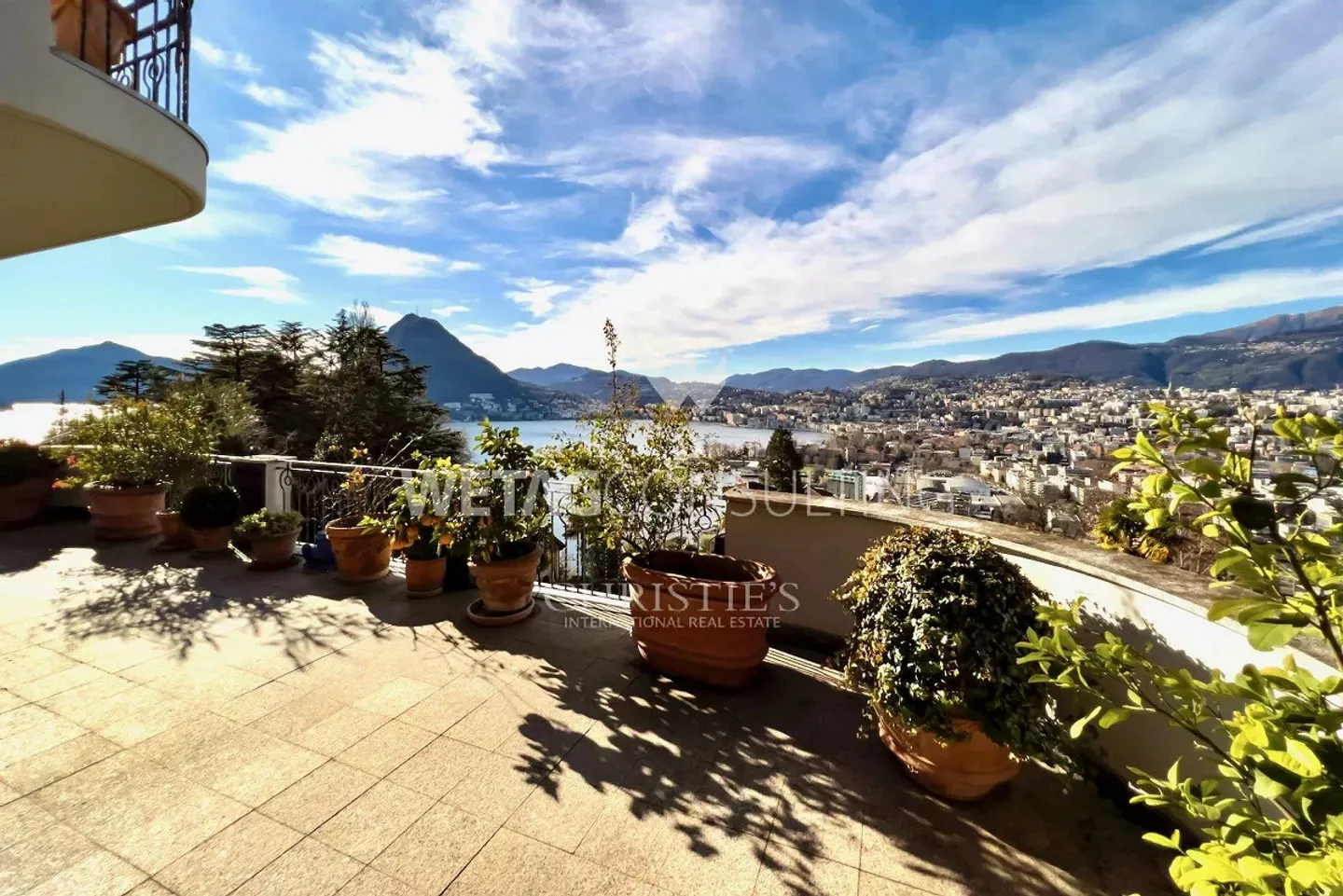 Ruvigliana: Appartamento con vista lago mozzafiato e piscina in vendita - Foto 2 di 10