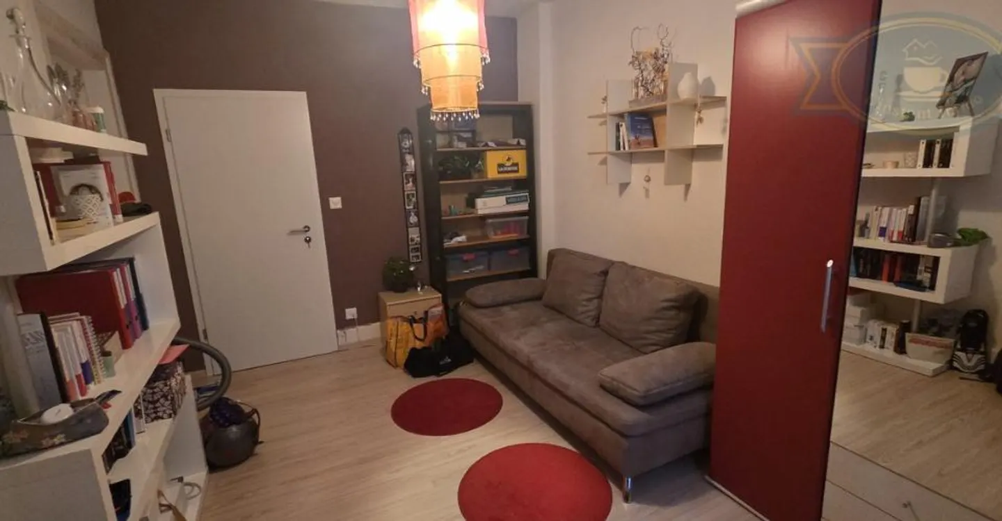 Building with a large apartment, laboratory, and housing - Photo 7 of 11