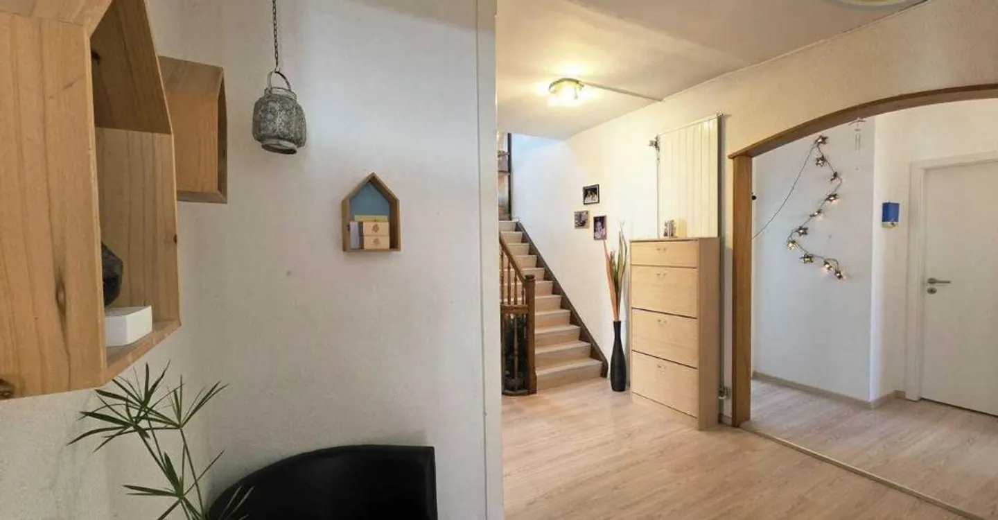 Building with a large apartment, laboratory, and housing - Photo 9 of 11