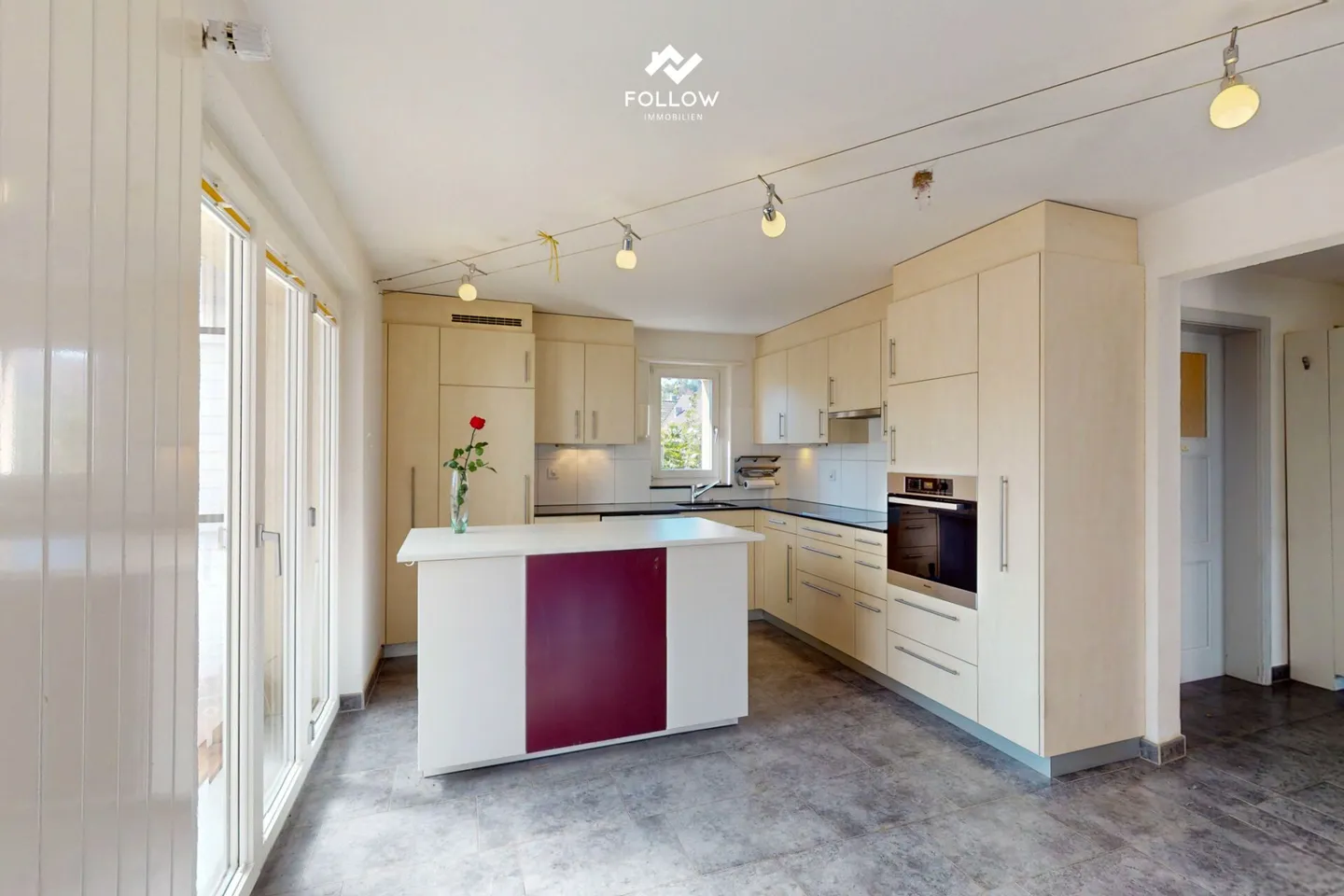 Living, working or renting - a house full of possibilities - Photo 8 of 22