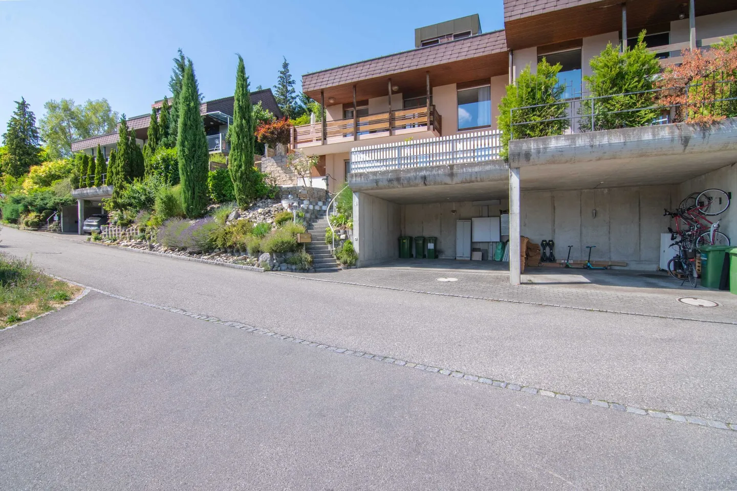 Casa familiare bifamiliare di 5,5 stanze molto ben tenuta con un giardino da sogno, vista panoramica e spazio per tutta la famiglia! - Foto 11 di 11