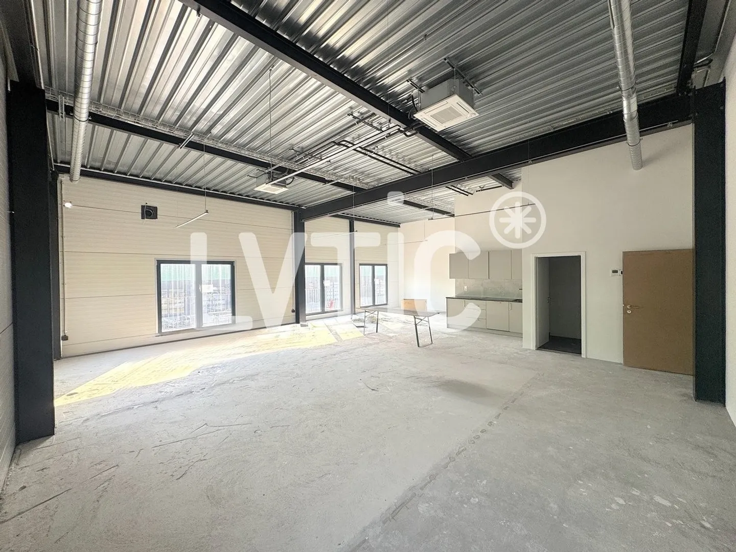 Spazi commerciali di 185 m2 divisibili in affitto a Bex - Foto 3 di 11